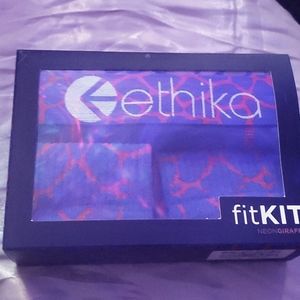 Eithka fitKit men socks and staples